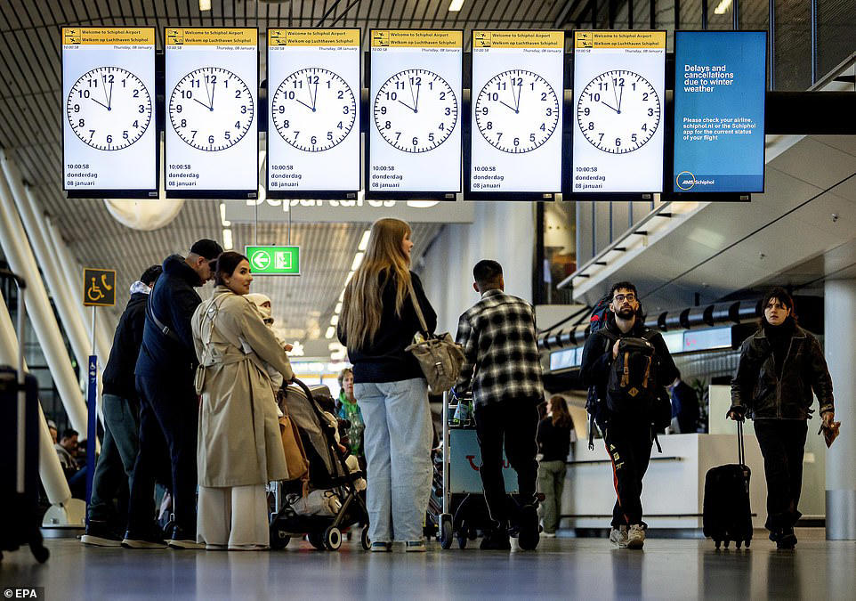 Non‑average travellers force change but have to fight harder for it Border checks to move to your phone, 7 changes to flying coming in 2026 for UK travellers, The half‑empty flight quietly disappears, More long‑haul flights from smaller cities, but often on narrower aircraft, Cabin baggage becomes the real battleground, not the ticket price, Green flying shows up directly on your ticket, AI quietly decides how your disruption is handled, Non‑average travellers force change but have to fight harder for it, What this means for passengers and how to prepare