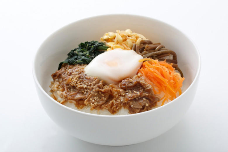 ・コストコのプルコギビーフとは？容量や賞味期限について, ・売り場はどこ？, ・プルコギでおむすび, ・コクが出る！チャーハン, ・プルコギでピザ, ・プルコギで簡単トースト, ・簡単に栄養満点のメイン料理に！アレンジ丼, ・みんな大好き♡ハヤシライス, ・本格的！ビビンバ, ・しっかり味がキマる肉じゃが, ・ハンバーグまでできちゃう！, ・豆腐を足すだけ！肉豆腐, ・旨み爆発！スープ