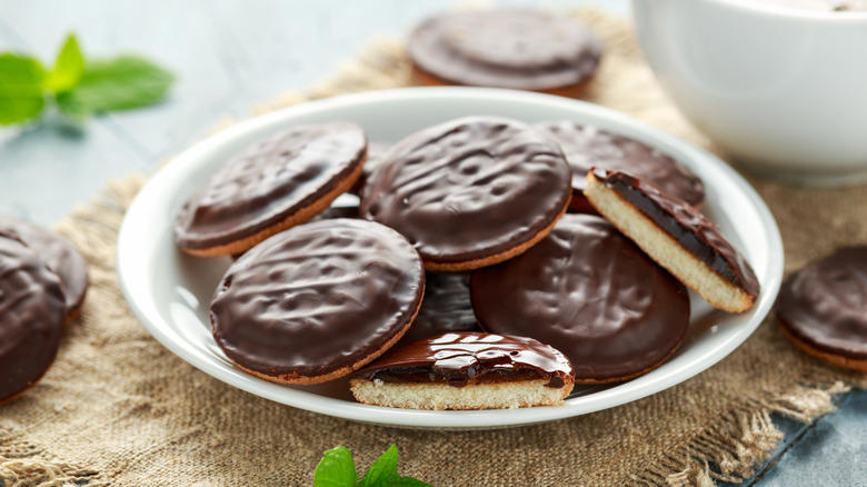 Jaffa Cakes Twinkies, Red Delicious apples, Pizza Hut, Jaffa Cakes, Butterfingers