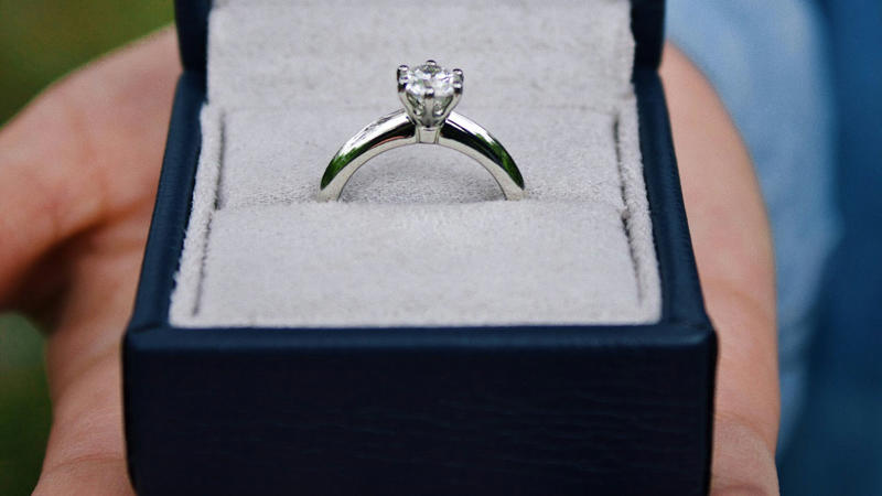 1. Engagement Rings 1. Engagement Rings, 2. Promise Rings, 3. Heart-Shaped Jewelry, 4. Lockets with Photos Inside, 5. Jewelry with Birthstones, 6. Matching Jewelry Sets, 7. Jewelry with Love Inscriptions, 8. Anniversary Jewelry, 9. Diamond Solitaires, 10. Jewelry Given During a Confession, 1. Simple Stud Earrings, 2. Charm Bracelets, 3. Minimalist Necklaces, 4. Hoop Earrings, 5. Birth Flower Jewelry, 6. Friendship Bracelets, 7. Jewelry with Initials, 8. Colorful Beaded Jewelry, 9. Stackable Rings, 10. Statement Earrings
