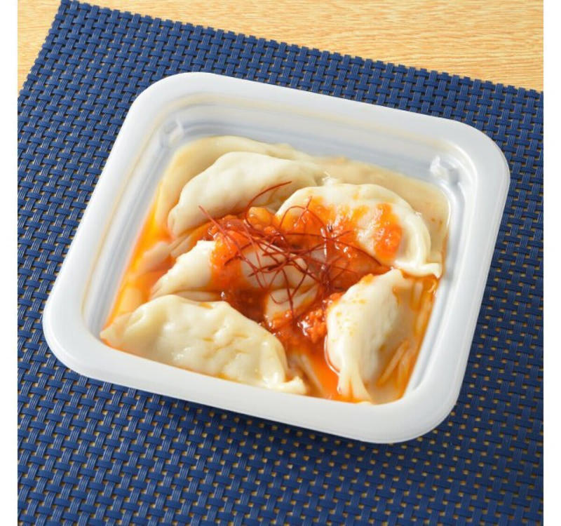 今年もやってきた！ファミマのこってり中華フェア, ①こってり炒飯おむすび, ②こってり炒飯＆油淋鶏, ③こってり鶏白湯ラーメン, ④こってり旨辛焼ラーメン, ⑤こってり鶏白湯だれのふんわり玉子, ⑥こってり旨辛鶏白湯だれの水餃子, ⑦こってり旨辛豚骨ラーメン風スープ（春雨入り）