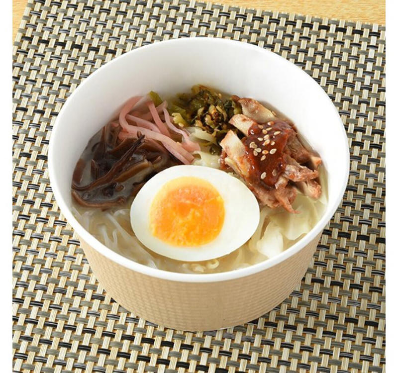 今年もやってきた！ファミマのこってり中華フェア, ①こってり炒飯おむすび, ②こってり炒飯＆油淋鶏, ③こってり鶏白湯ラーメン, ④こってり旨辛焼ラーメン, ⑤こってり鶏白湯だれのふんわり玉子, ⑥こってり旨辛鶏白湯だれの水餃子, ⑦こってり旨辛豚骨ラーメン風スープ（春雨入り）