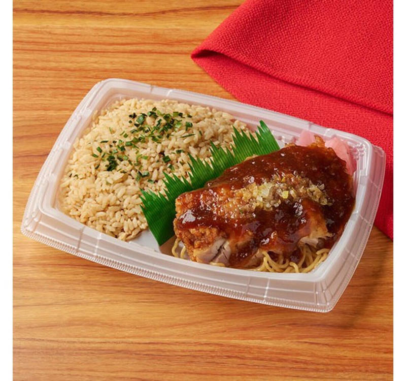 今年もやってきた！ファミマのこってり中華フェア, ①こってり炒飯おむすび, ②こってり炒飯＆油淋鶏, ③こってり鶏白湯ラーメン, ④こってり旨辛焼ラーメン, ⑤こってり鶏白湯だれのふんわり玉子, ⑥こってり旨辛鶏白湯だれの水餃子, ⑦こってり旨辛豚骨ラーメン風スープ（春雨入り）