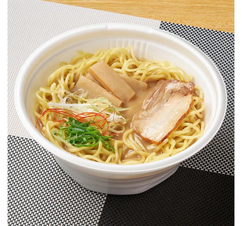 今年もやってきた！ファミマのこってり中華フェア, ①こってり炒飯おむすび, ②こってり炒飯＆油淋鶏, ③こってり鶏白湯ラーメン, ④こってり旨辛焼ラーメン, ⑤こってり鶏白湯だれのふんわり玉子, ⑥こってり旨辛鶏白湯だれの水餃子, ⑦こってり旨辛豚骨ラーメン風スープ（春雨入り）