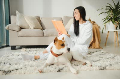 犬が『耐えられる寒さ』はどのくらい？, 冬場の室温は何度に保てばいいの？, 冬場の室温目安は20〜25度, 暖房器具は安全なエアコンが最適, 設定温度は18〜22度がベスト, 暖房以外にも寒さ対策グッズを併用して, 犬が過ごす部屋で暖房を使う際の注意点