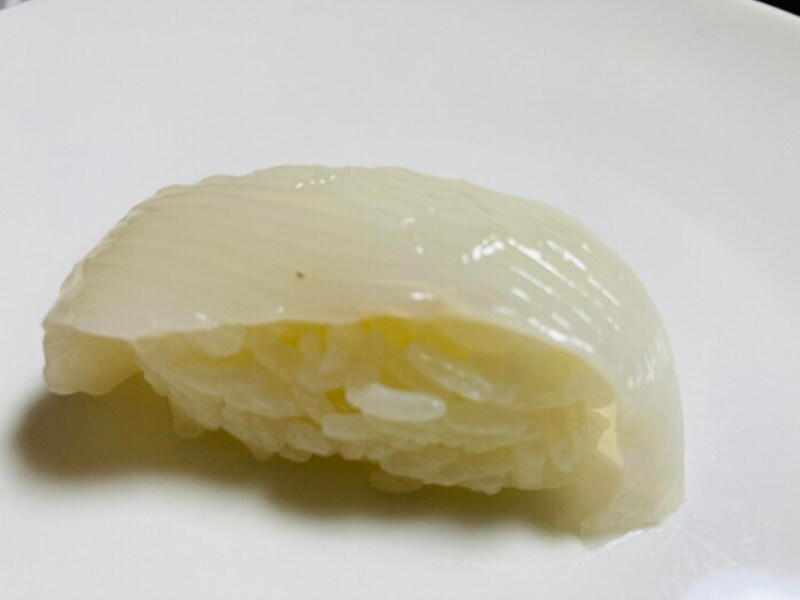 1位：定番！ 「サーモン」 80pts, 2位：さっぱり美味しい「えびアボカド」63pts, 3位：マヨネーズも◎！ 「オニオンサーモン」 62pts, 4位：子供も大好き「あぶりチーズサーモン」 53pts, 5位：新鮮な味わい「熟成漬けまぐろ」 51pts, 6位：肉厚でボリューム満点「はまち」 49pts, 7位：人気の食べ方はわさび醤油！ 「ねぎまぐろにぎり」 43pts, 8位：香り高い「ゆず塩かつおたたき」 39pts, 9位：ぷりぷり食感の「えび天にぎり」 33pts, 10位：ごま油の風味が◎！ 「ぐんかん まぐろユッケ」 30pts, くら寿司の「大サービスセット」のネタの種類・カロリー・原産, 【2026年最新】くら寿司の持ち帰りセットメニューまとめ, 手軽で簡単！アプリからの注文（事前予約・決済）, 会員登録不要！電話での注文, 外出のついでに！店頭での注文, 持ち帰りを注文するときに覚えておきたい注意点は？, 600円台で食べ応えも抜群！「えび天と季節の天丼」, 圧倒的なコスパに満足「旬の海鮮丼」, プロも絶賛！平日限定で200円の「天然だしうどん」, 【2025年】くら寿司の年末年始の営業情報, 【2025年】くら寿司の年末年始の持ち帰りメニュー情報, テレビ番組「ジョブチューン」や「ヒルナンデス」で紹介された、くら寿司ランキング上位のおすすめネタは？, 最新メニューの中で、とくに「コスパ最強」と言えるおすすめは？, くら寿司をより楽しむための「おすすめの食べ方」やアレンジレシピはある？, くら寿司で人気のおすすめスイーツは？, くら寿司では万博などのイベントに関連した店舗もある？