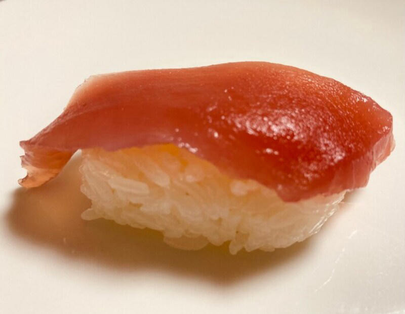 1位：定番！ 「サーモン」 80pts, 2位：さっぱり美味しい「えびアボカド」63pts, 3位：マヨネーズも◎！ 「オニオンサーモン」 62pts, 4位：子供も大好き「あぶりチーズサーモン」 53pts, 5位：新鮮な味わい「熟成漬けまぐろ」 51pts, 6位：肉厚でボリューム満点「はまち」 49pts, 7位：人気の食べ方はわさび醤油！ 「ねぎまぐろにぎり」 43pts, 8位：香り高い「ゆず塩かつおたたき」 39pts, 9位：ぷりぷり食感の「えび天にぎり」 33pts, 10位：ごま油の風味が◎！ 「ぐんかん まぐろユッケ」 30pts, くら寿司の「大サービスセット」のネタの種類・カロリー・原産, 【2026年最新】くら寿司の持ち帰りセットメニューまとめ, 手軽で簡単！アプリからの注文（事前予約・決済）, 会員登録不要！電話での注文, 外出のついでに！店頭での注文, 持ち帰りを注文するときに覚えておきたい注意点は？, 600円台で食べ応えも抜群！「えび天と季節の天丼」, 圧倒的なコスパに満足「旬の海鮮丼」, プロも絶賛！平日限定で200円の「天然だしうどん」, 【2025年】くら寿司の年末年始の営業情報, 【2025年】くら寿司の年末年始の持ち帰りメニュー情報, テレビ番組「ジョブチューン」や「ヒルナンデス」で紹介された、くら寿司ランキング上位のおすすめネタは？, 最新メニューの中で、とくに「コスパ最強」と言えるおすすめは？, くら寿司をより楽しむための「おすすめの食べ方」やアレンジレシピはある？, くら寿司で人気のおすすめスイーツは？, くら寿司では万博などのイベントに関連した店舗もある？