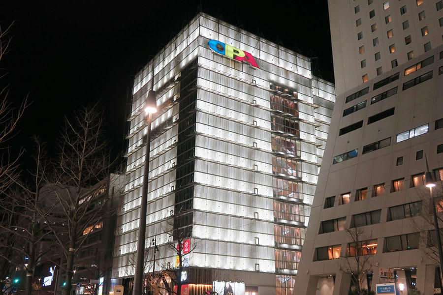 ■ 61年の歴史に幕…地元民に愛された「髙島屋堺店」, ■ 平成を盛り上げた「心斎橋OPA」1月12日閉店, ■ 「松竹座」は5月公演をもって終了へ, ■ 「大丸梅田店」が一部を閉鎖→「ルクア大阪」の新館へ