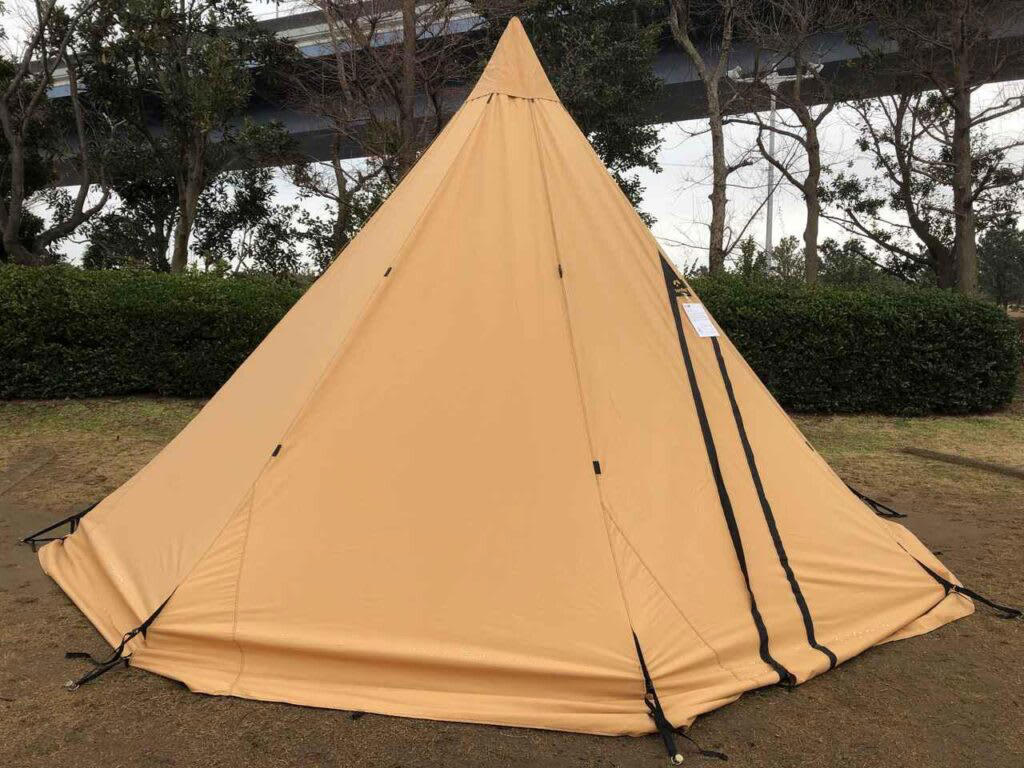 テンティピとは？北欧発ブランドの魅力を紹介, テンティピ｜ブランドの成り立ちとこだわり, テンティピのテントが人気の理由, テンティピテントの選び方, テンティピのグレード比較（サファイア／ジルコン／オニキス／オリヴィン2）, 生地の違いで選ぶ（CP／Light／Ecoモデル）, 使用人数で選ぶテンティピのサイズ目安, テンティピのおすすめ人気商品5選, 1.ソロ・デュオにおすすめ「テンティピ オリヴィン 2」, 2.少人数・ファミリーにおすすめ「テンティピ オニキス 5 CP」, 3.使いやすいベーシックモデル「テンティピ サファイア 7 CP」, 4.初心者におすすめ「テンティピ サファイア 9 CP」, 5.大人数で快適に過ごせる「テンティピ ジルコン 9 CP」, テンティピと一緒に使いたいおすすめアイテム, テンティピ エルドフェル ストーブ Pro, テンティピフロア, テンティピテントの設営・メンテナンス方法, 基本の設営と撤収の流れ, 使用後の保管と手入れのコツ, 薪ストーブ利用時の安全対策, まとめ｜テンティピのテントで快適なアウトドアを