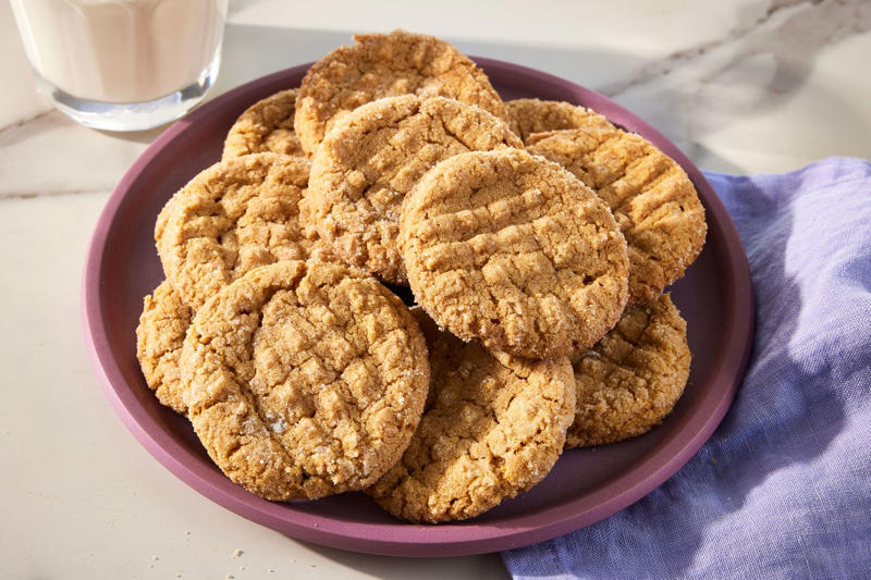 Forgotten Cookies, Chocolate Crinkle Cookies, Soft Oatmeal Cookies, Chewy Molasses Cookies, Pan-Banging Chocolate Chip Cookies, Strawberry Shortbread Cookies, Walnut Crescents, Coconut Macaroons, Oatmeal Chocolate Chip Cookies, Easy Peanut Butter Cookies