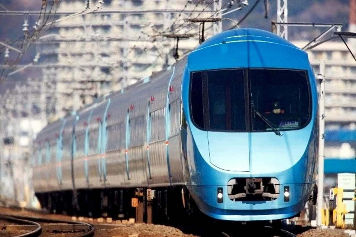 計画公表から10年弱で都市化, 後発私鉄の未開地開拓史, 開発余地の大きい鉄道要衝, 本社一部移転による現場一体化