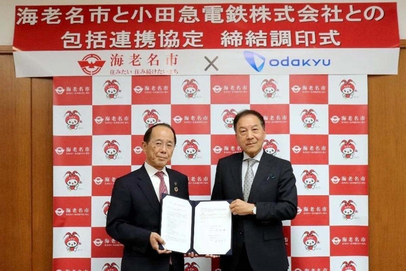 計画公表から10年弱で都市化, 後発私鉄の未開地開拓史, 開発余地の大きい鉄道要衝, 本社一部移転による現場一体化