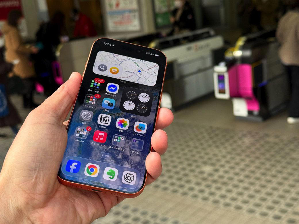 eSIM端末が操作不能になると、手も足も出ない, 深夜にiOS 26.2にアップデート。操作不能に…, 可能な限りの手を打って、諦めて寝る, 翌朝、Appleのサポートに電話, Apple Storeのジーニアスバーで復旧, 十分なストレージと充電と回線を用意, 起こりえるリスクにどう備えるか？