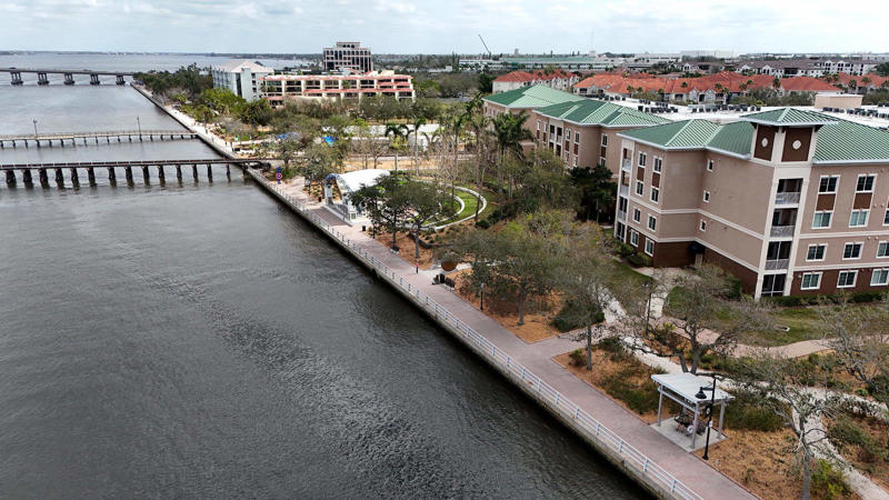 Bradenton Alive New Year's Eve Celebration, Sarasota Pineapple Drop, New Year's Eve on Anna Maria Island, New Year's Eve at Waterside Place in Lakewood Ranch, Clancy's Shamrock Shiver party for charity, Village of the Arts Art Walk weekend, Last chance for holiday lights
