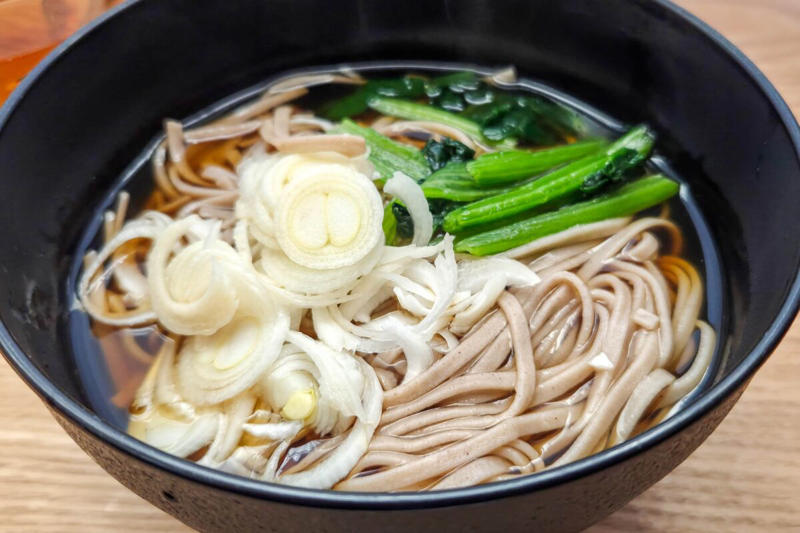 ■売り切れ続出？　季節限定「出雲そば」, ■かけそばを作ってみる, ■優しいつゆの味わいがたまらない, ■年始のラーメンも無印で決まり