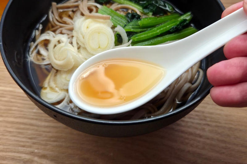 ■売り切れ続出？　季節限定「出雲そば」, ■かけそばを作ってみる, ■優しいつゆの味わいがたまらない, ■年始のラーメンも無印で決まり