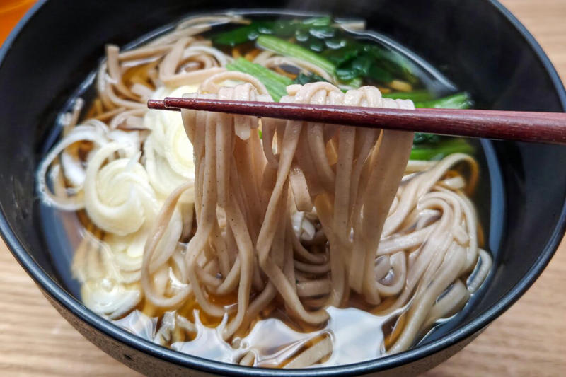 ■売り切れ続出？　季節限定「出雲そば」, ■かけそばを作ってみる, ■優しいつゆの味わいがたまらない, ■年始のラーメンも無印で決まり