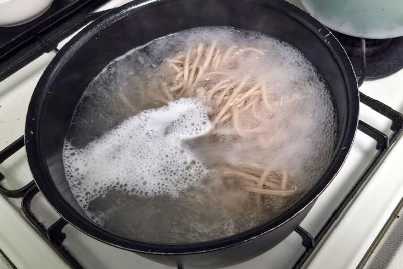 ■売り切れ続出？　季節限定「出雲そば」, ■かけそばを作ってみる, ■優しいつゆの味わいがたまらない, ■年始のラーメンも無印で決まり