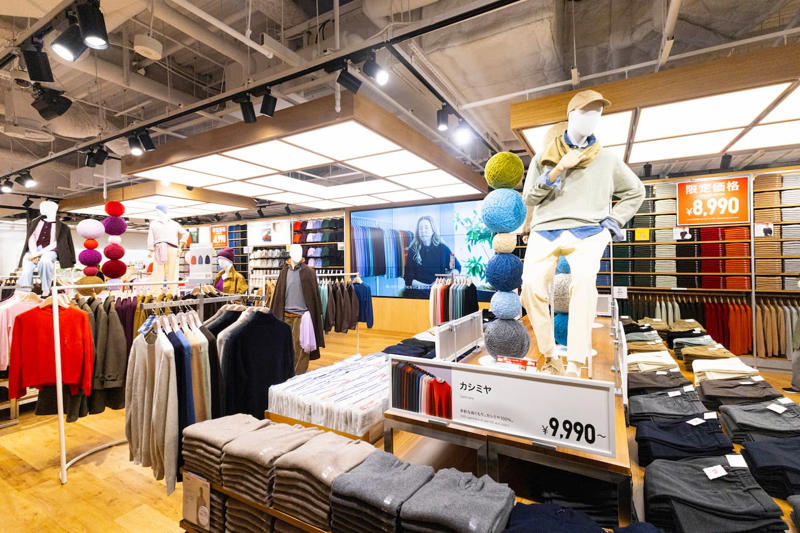 広々とした店内で、ゆったり楽しめるショッピング体験, 1階はウィメンズをフルラインナップで展開, 2階はメンズ・キッズ＆体験型サービスが充実, 関西らしさが光るコラボアイテムも