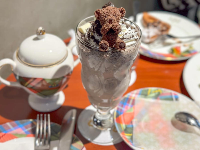 雨の日でもときめく、あじさいソーダ「LEAD COFFEE」, キツネ型チョコがかわいい♡ 濃厚ホットチョコ「Café Kitsuné Osaka」, 思わず写真におさめたくなるラテアートにきゅん♡ 「Ralph’s Coffee」, いちご好きの聖地！ 何度でも通いたい「八百屋の嫁が作る momovege」, 韓国グルメのあとは甘いドーナツで癒やされる「TREM’S」, 【番外編】香港で訪れて感動した、念願の「Vivienne Westwood CAFÉ」