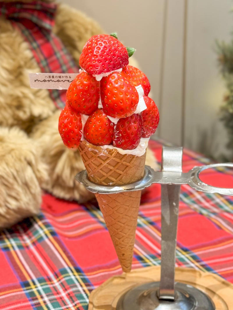 雨の日でもときめく、あじさいソーダ「LEAD COFFEE」, キツネ型チョコがかわいい♡ 濃厚ホットチョコ「Café Kitsuné Osaka」, 思わず写真におさめたくなるラテアートにきゅん♡ 「Ralph’s Coffee」, いちご好きの聖地！ 何度でも通いたい「八百屋の嫁が作る momovege」, 韓国グルメのあとは甘いドーナツで癒やされる「TREM’S」, 【番外編】香港で訪れて感動した、念願の「Vivienne Westwood CAFÉ」