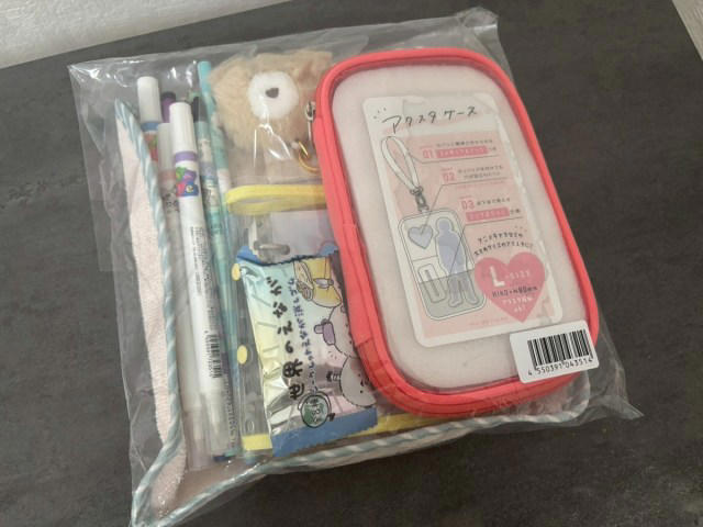 ・いつの間にか卒業していたキャラクターたち, ・シールだけでほぼ元が取れている, ・目玉はアクスタケースとミニバインダーか, ・地味だけど嬉しい文房具たち, ・もう1つ買いに行こうかな
