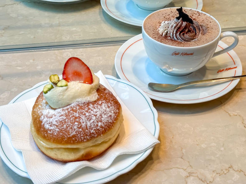 雨の日でもときめく、あじさいソーダ「LEAD COFFEE」, キツネ型チョコがかわいい♡ 濃厚ホットチョコ「Café Kitsuné Osaka」, 思わず写真におさめたくなるラテアートにきゅん♡ 「Ralph’s Coffee」, いちご好きの聖地！ 何度でも通いたい「八百屋の嫁が作る momovege」, 韓国グルメのあとは甘いドーナツで癒やされる「TREM’S」, 【番外編】香港で訪れて感動した、念願の「Vivienne Westwood CAFÉ」