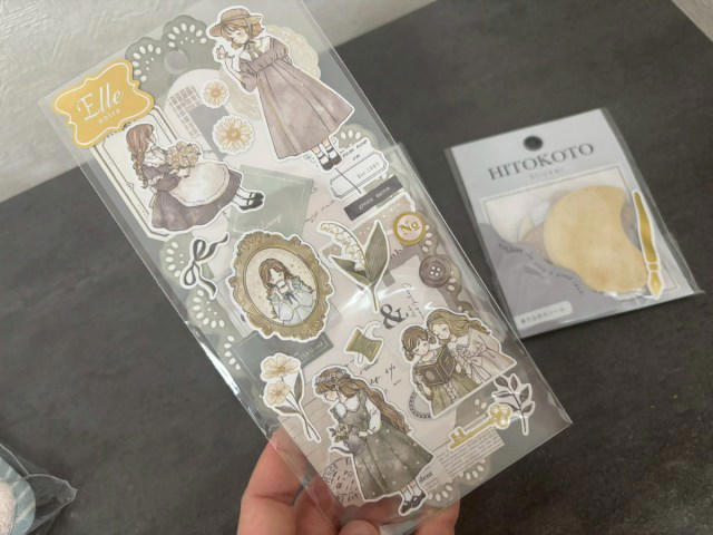 ・いつの間にか卒業していたキャラクターたち, ・シールだけでほぼ元が取れている, ・目玉はアクスタケースとミニバインダーか, ・地味だけど嬉しい文房具たち, ・もう1つ買いに行こうかな