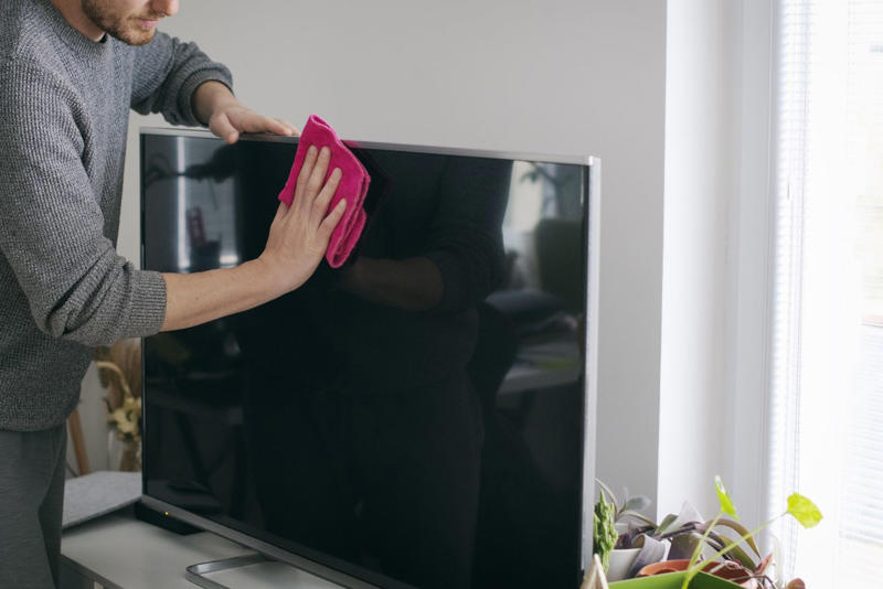 How Often To Clean A TV Screen, Considerations Before Getting Started, What You Need, How To Properly Clean A TV Screen, How To Clean Your Remote Control, How To Clean An iPad Or Other Glass Surface Device, Tips To Keep Your TV Screen Clean Longer, How To Get Rid Of Streaks On A TV Screen