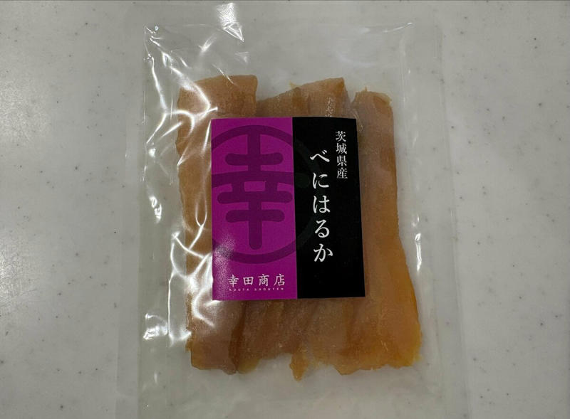 1：薄焼きの香ばしさが際立つ「純手焼きせんべい」, 2：濃厚でねっとり…茨城県産「べにはるか平切りほしいも」, 3：宮城といえば「伊達絵巻」。ふんわり食感＆インパクト大, 4：サクサク生地と白あんが絶品の「支倉焼」, 5：京都の「阿闍梨餅」は老若男女に合う味わい