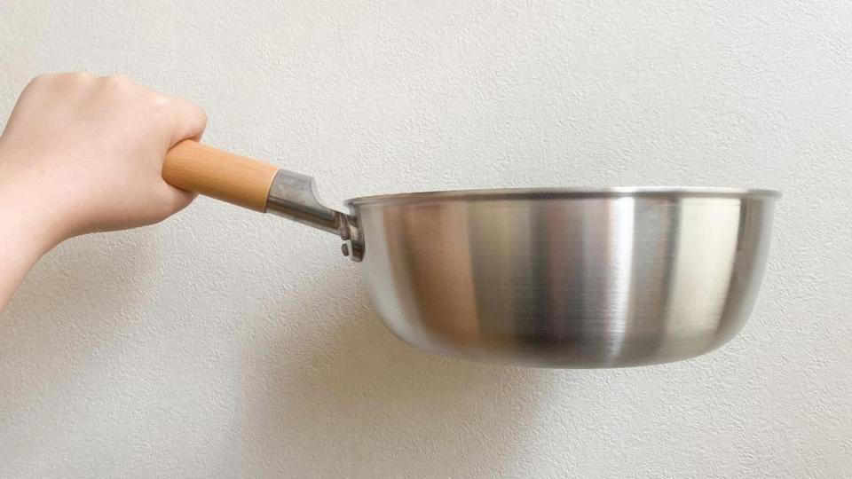 1つで6役こなす深型フライパン, 汚れがつきにくいのでお手入れカンタン！, まずは「焼く」「炒める」「煮る」, 「蒸す」「揚げる」「炊く」にも挑戦！, 意外と便利だった調理方法はね…