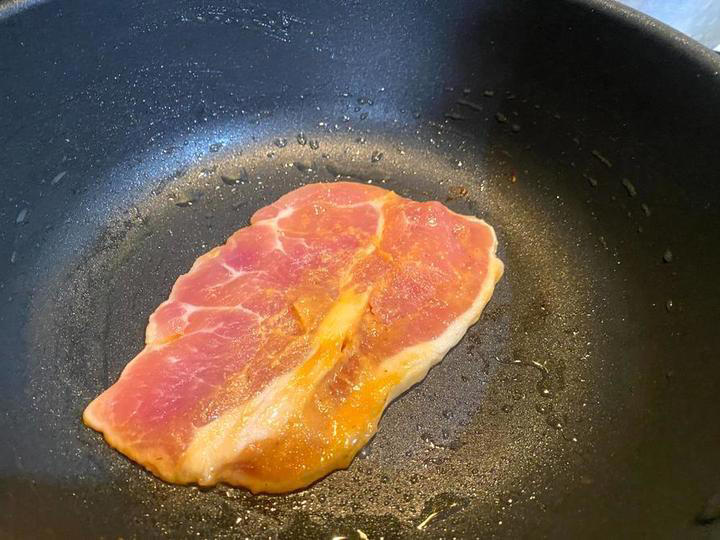 1つで6役こなす深型フライパン, 汚れがつきにくいのでお手入れカンタン！, まずは「焼く」「炒める」「煮る」, 「蒸す」「揚げる」「炊く」にも挑戦！, 意外と便利だった調理方法はね…