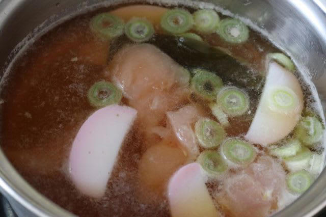 今年は力うどんで！「餅入りつゆ」「年明けうどん」2品弁当, 1品目 餅入りつゆ, 材料（1人分 スープジャー:容量0.38L使用）, 2品目 年明けうどん, 2品弁当の詰め方プロセス, 「心が楽になる2品弁当」のルール