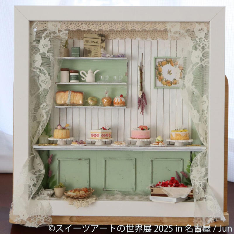 こだわりのスイーツアートの世界を存分に！, 新登場！メルヘンでファンシーな雑貨＆甘い文具コーナー, 会場限定！“甘いアート”の世界観を楽しめる来場者特典, バレンタインギフトにも！リアルで可愛いスイーツアートの限定グッズを販売
