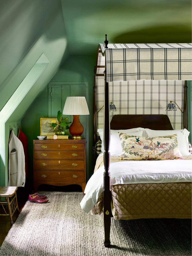 Federal-Style Mirrors, Eagle Needlework, Braided Rugs , Stars & Stripes, Handwoven Baskets, Pieced Quilts, Colonial Colorways, Punched Tin, Canopy Beds, Windsor Chairs