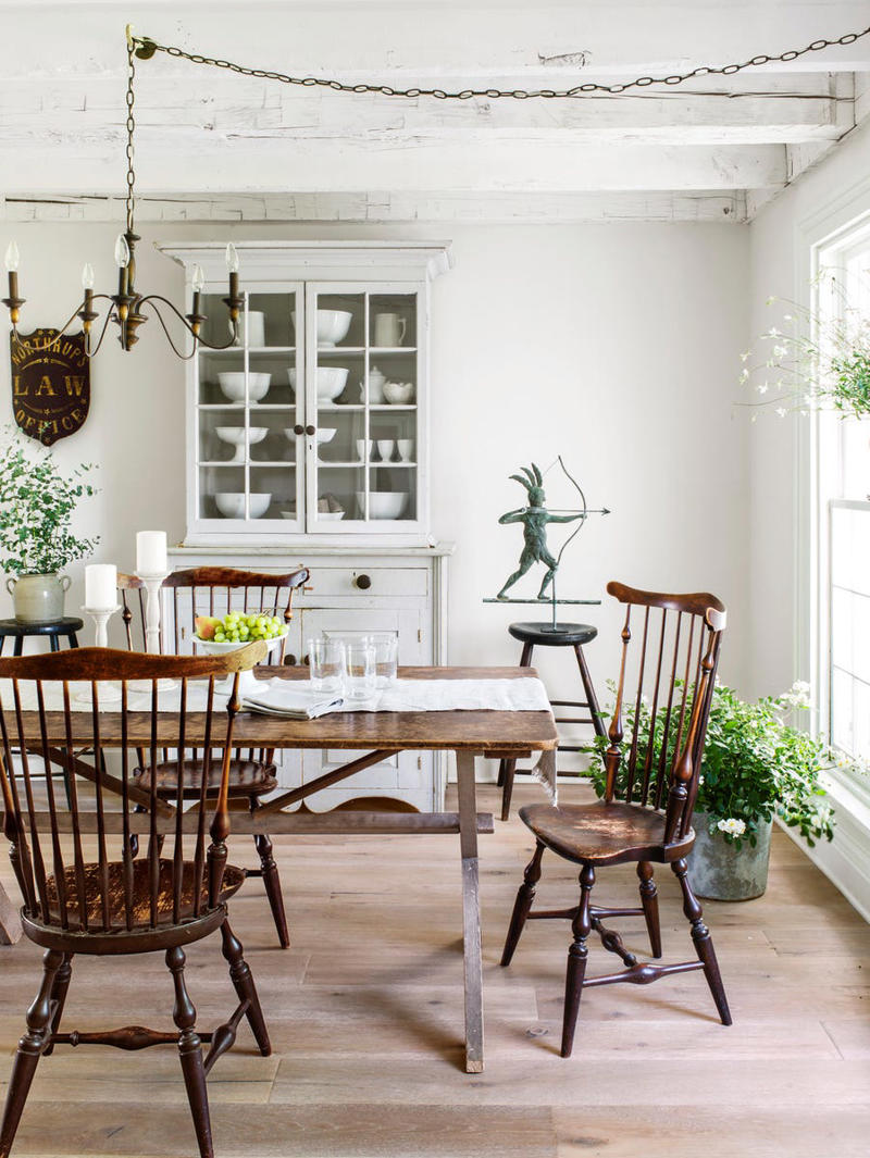 Federal-Style Mirrors, Eagle Needlework, Braided Rugs , Stars & Stripes, Handwoven Baskets, Pieced Quilts, Colonial Colorways, Punched Tin, Canopy Beds, Windsor Chairs