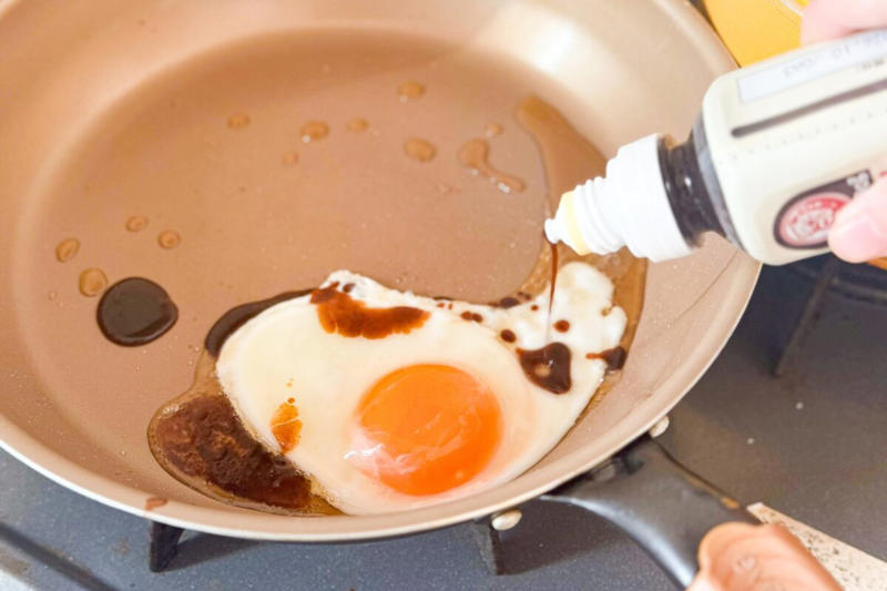 ■ギャル曽根流「目玉焼きトースト」, ■食パンに「マヨネーズ」両面フライパンで焼く, ■目玉焼きは「ごま油＋みりん＋ウスターソース」, ■濃い味とろ～り、おいしすぎる！, 【動画】目玉焼きトーストは13：58～