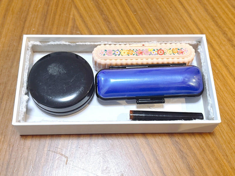 iPhoneの空箱には使い道がたくさん, 使い道その1．印鑑ケース, 使い道その2．調味料入れ, 使い道その3．ヘアゴムとヘアピンケース, iPhoneの空箱は暮らしに役立つ