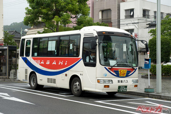 CASE 01：エンジンをかけたままクルマを離れる, CASE 02：信号待ちのタイミングでドライバー交代, CASE 03：高速道路でガス欠を起こしストップ！, CASE 04：追い越されそうになったので加速, CASE 05：サンシェードをつけたまま運転, CASE 06：先行車や対向車がいるのにハイビーム, CASE 07：路線バスが発進するのを妨げる, CASE 08：交差点の手前30メートル以内の追い越し, CASE 09：前を走るクルマを左側から追い越し, CASE 10：サンダルなどを履いて運転する, CASE 11：歩道や路側帯を一時停止せずに横断, CASE 12：ヘッドレストを外したままで運転, 【番外コラム】こんな時はどうする？, 【番外コラム】混乱必至!!　センターラインや車線境界線は難解！, 【番外コラム】2026年9月1日……生活道路の最高速度が60km/hから30km/hに！