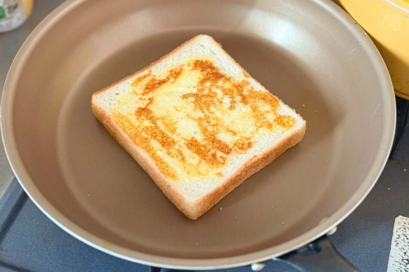 ■ギャル曽根流「目玉焼きトースト」, ■食パンに「マヨネーズ」両面フライパンで焼く, ■目玉焼きは「ごま油＋みりん＋ウスターソース」, ■濃い味とろ～り、おいしすぎる！, 【動画】目玉焼きトーストは13：58～