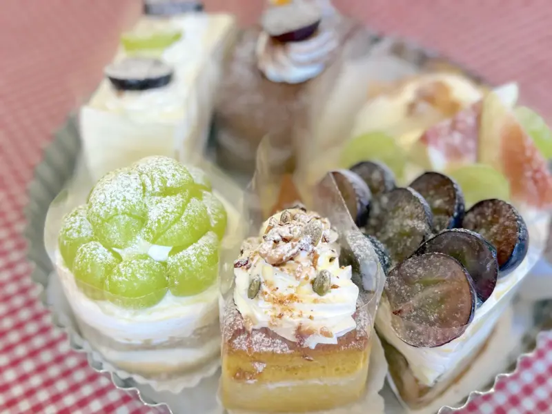 プリンのような食感とかぼちゃの甘さに感動, ジャージー牛乳と北海道産の生クリーム　こだわりのミルク感, 丘の上のフランスのようなパティスリー, 香ばしさとやさしさが詰まった焼き菓子たち, お菓子がつなぐ、地域と人のあたたかい記憶