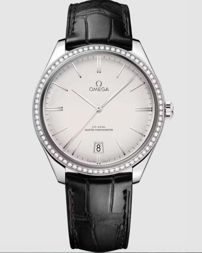 Stellan Skarsgård’s Omega Seamaster Aqua Terra Shades Moonshine Gold, Sterling K. Brown’s Audemars Piguet Royal Oak Perpetual Calendar, Timothée Chalamet’s Urban Jürgensen UJ-2, Chris Pine’s Cartier Tank Louis Cartier, Walton Goggins’ Cartier Tonneau, John Krasinski’s Glashütte Original Vintage Sixties, Colman Domingo’s Omega Speedmaster 38MM, Paul Mescal’s Cartier Tortue, Dwayne Johnson’s Chopard Alpine Eagle Frozen Summit, Jeremy Allen White’s Louis Vuitton Tambour, Wagner Moura’s Omega De Ville Trésor 40 mm, Jake Lacy’s Jaeger-LeCoultre Reverso Duoface Small Seconds, Glen Powell’s Omega Seamaster Aqua Terra 150M Moonshine Gold, Tramell Tillman’s Audemars Piguet Royal Oak “Jumbo” Extra-Thin Openworked, Oscar Isaac’s Bulgari Octo Finissimo, Marlon Wayans’ Omega Speedmaster Canopus Gold, Jacob Elordi’s Cartier Tank Normale, Adam Brody’s Jaeger-LeCoultre Reverso Tribute Monoface Small Seconds, Kumail Nanjiani’s Vacheron Constantin Overseas Perpetual Calendar Ultra-Thin, Orlando Bloom’s Porsche Design Chronograph 1 - 1975 Limited Edition, Benny Blanco’s Jacob & Co., Connor Storrie’s Tiffany & Co. Union Square, Leonardo DiCaprio’s Rolex Cosmograph Daytona “Le Mans”, Hudson Williams’ Bulgari Serpenti, Nick Jonas’s Fossil Carraway, George Clooney’s Omega Seamaster Aqua Terra 150M, Dylan Efron’s TAG Heuer Carrera Astronomer 39mm, Luke Grimes’ Blancpain Villeret Quantième Complet