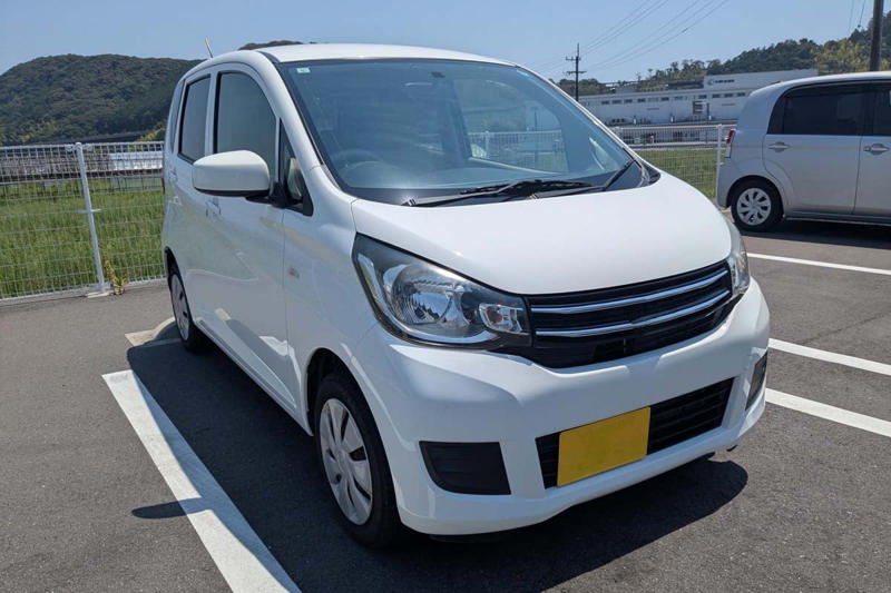 軽自動車の普及と経済性, 教習車の法的条件, セダン選定の合理性, 教習制度の時代適応