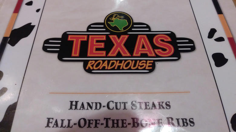 Too loud and chaotic, Inconsistent food quality, Numerous locations have failed health inspections, Ridiculous wait times, Staples were allegedly found in the food, Crushed peanut shells can cause accidents, Rising menu prices, Awful customer service, Accidental charges from the Roadhouse Pay tablet