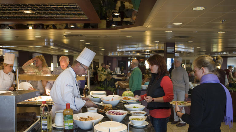 Not taking a walk around the whole buffet before you grab a plate Immediately heading to the buffet when you embark, Not being aware of peak times, Not paying attention to the flow of the lines, Missing out on the made-to-order options, Overloading your plate
