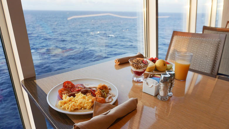 Not being aware of peak times Immediately heading to the buffet when you embark, Not being aware of peak times, Not paying attention to the flow of the lines, Missing out on the made-to-order options, Overloading your plate