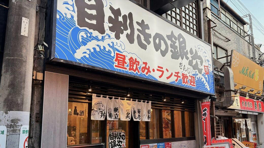売り上げ半減でも2期連続で黒字確保, スマホが変えた「消費者の目」, 「割り切った縮小」モンテと「戦略的縮小」ロイヤル, 「後出しジャンケン」から資産活用への転換, メディア嫌いの2人の経営者がとった両極端の戦略, コロナ禍の後遺症からは脱却途上