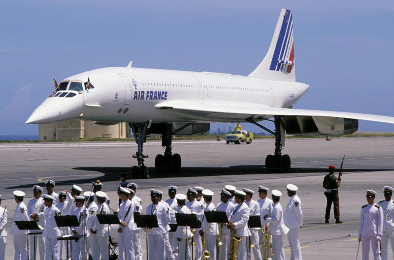 1. There was a diplomatic spat over the name, 2. The destinations of its inaugural flights were unusual, 3. It used to fly to Venezuela, 4. The first British pilot to fly Concorde had quite the history, 5. In 1973, it flew close to the sun, 6. It was only a qualified success, 7. The crashed Concorde had already (sort of) flirted with disaster, 8. A second Concorde was also ‘lost’, 9. It had a nemesis you rarely see, 10. Its pilots enjoyed a clear view of the competition