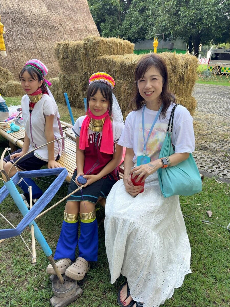 持参するものは必要最小限。でも快適なワケ, 機内持ち込み派の理由は、「すぐに手が届く安心感」, スーツケースは「機内預け入れサイズ」を2つだけ, 荷物が小さいと「買い物の仕方」まで整ってくる