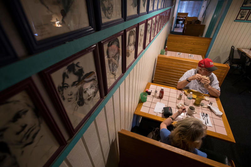 The early years, Here comes the dining boom, Siam Hut, The Café, Ralph’s Place
